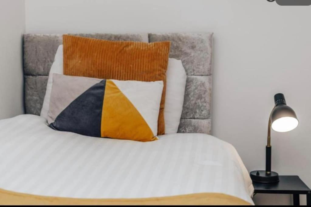 Sl Luxury 2 Bed Broad St Home Бирмингем Экстерьер фото